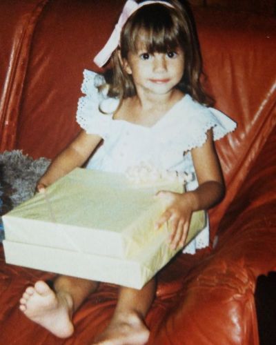 Childhood picture of Jennifer Widerstorm during her birthday.